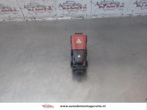 O183747 Gebruikte gevarenlicht schakelaar Renault Megane