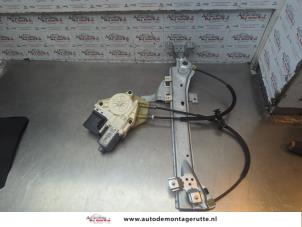 O183755 Gebruikte ruitmechaniek 4deurs links-achter Renault Megane