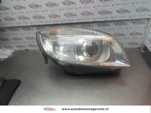 O183761 Gebruikte rechter koplamp Skoda Fabia