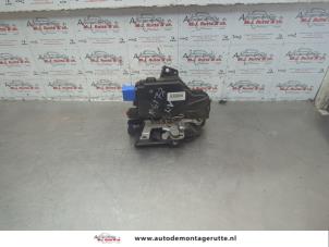 O183763 Gebruikte slotmechaniek portier 4deurs links-voor Skoda Fabia