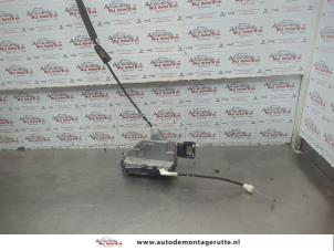 O183798 Gebruikte slotmechaniek portier 4deurs rechts-achter Peugeot 3008