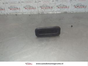 O183803 Gebruikte schakelaar achterklep Peugeot 3008