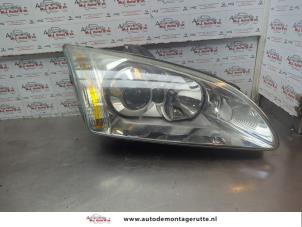 O183826 Gebruikte rechter koplamp Ford Focus