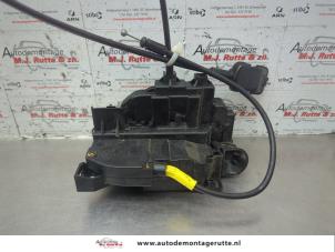 O184006 Gebruikte portierslot mechaniek 2deurs links Renault Kangoo