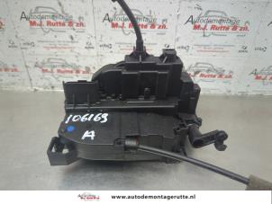 O184005 Gebruikte slotmechaniek achterdeur bus-bestel Renault Kangoo