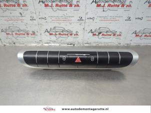 O184046 Gebruikte schakelaar paniekverlichting Smart Fortwo