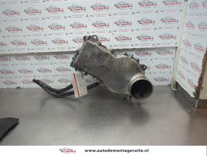 O184075 Gebruikte benzine verdeelstuk Mercedes 260SE-600SEL