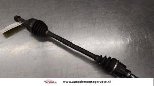 O184216 Gebruikte homokineetas links-voor Nissan Pixo