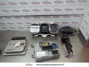 O184273 Gebruikte kontaktslot + computer Fiat Panda