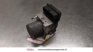 O184387 Gebruikte abs pomp Nissan NV200