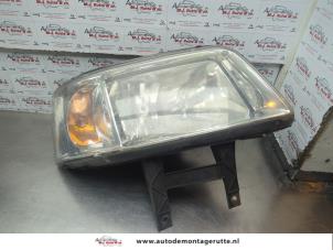 O184504 Gebruikte rechter koplamp Volkswagen Transporter