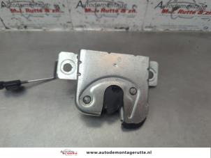 O184519 Gebruikte slotmechaniek achterklep Volkswagen Transporter