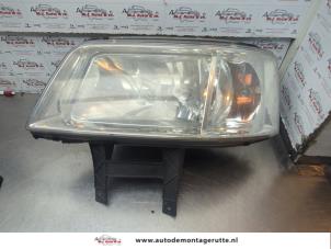 O184555 Gebruikte linker koplamp Volkswagen Transporter