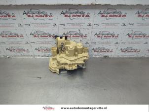 O184606 Gebruikte slotmechaniek portier 4deurs rechts-voor Fiat Panda