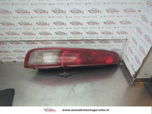 O184615 Gebruikte achterlicht links Nissan X-Trail