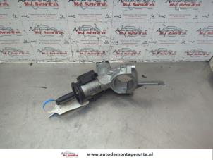 O184623 Gebruikte kontaktslot+sleutel Nissan Micra