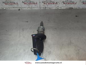 O184626 Gebruikte deurslot cilinder links Ford Transit Connect