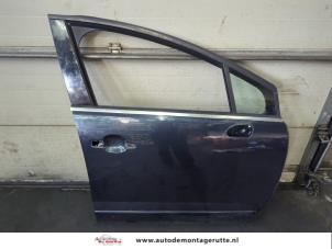 O184667 Gebruikte deur 4deurs rechts-voor Peugeot 5008