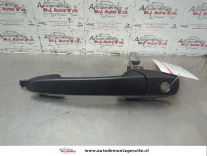 O184742 Gebruikte portiergreep 4deurs links-voor Mazda 2.