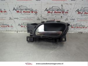 O184828 Gebruikte deurgreep 4deurs links-voor Peugeot 5008