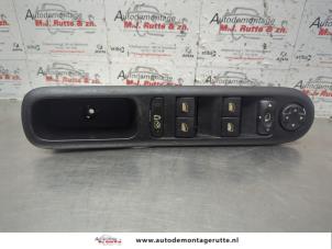 O184830 Gebruikte schakelblok ruiten Peugeot 5008