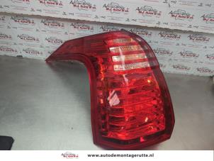O184832 Gebruikte achterlicht links Peugeot 5008