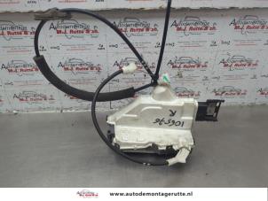 O184836 Gebruikte portierslot mechaniek 4deurs rechts-voor Peugeot 5008