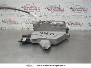 O184838 Gebruikte portierslot mechaniek 4deurs rechts-achter Peugeot 5008