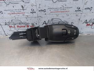 O184853 Gebruikte radiobediening stuur Peugeot 5008