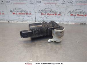 O184858 Gebruikte ruitensproeierpomp voor Peugeot 5008