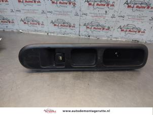 O184861 Gebruikte schakelaar elektrisch raam Peugeot 5008