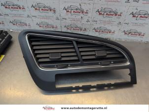 O184863 Gebruikte luchtrooster dashboard Peugeot 5008