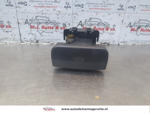 O184872 Gebruikte handrem schakelaar Peugeot 5008