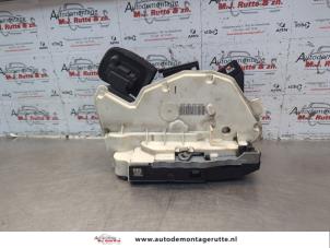 O184883 Gebruikte deurslot mechaniek 4deurs links-voor Volkswagen Polo