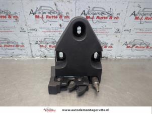 O184908 Gebruikte schuifdeur slotmechaniek rechts Opel Vivaro