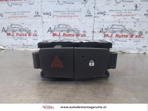O184912 Gebruikte alarmlicht schakelaar Opel Vivaro