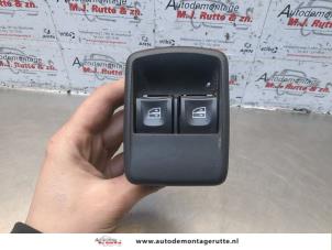 O184913 Gebruikte schakelblok ruiten Opel Vivaro
