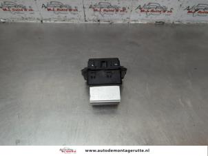 O184964 Gebruikte kachel weerstand Opel Vivaro