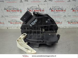 O184989 Gebruikte slotmechaniek portier 4deurs links-voor Ford Fiesta