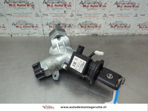 O184990 Gebruikte kontaktslot+sleutel Nissan Micra