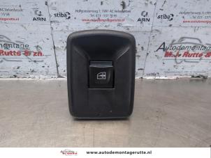 O184995 Gebruikte schakelaar elektrisch raam Opel Vivaro
