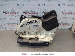 O185012 Gebruikte portierslot mechaniek 4deurs links-achter Volkswagen Polo