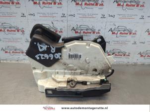 O185013 Gebruikte slotmechaniek portier 4deurs rechts-achter Volkswagen Polo