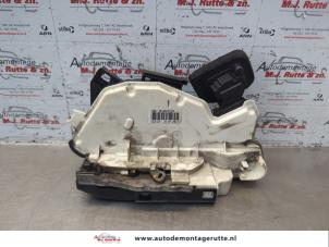 O185014 Gebruikte deurslot mechaniek 4deurs links-voor Volkswagen Polo