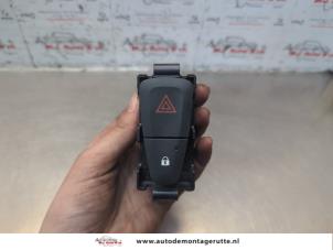 O185104 Gebruikte gevarenlicht schakelaar Renault Grand Scenic
