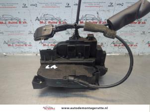 O185117 Gebruikte portierslot mechaniek 4deurs links-achter Renault Grand Scenic