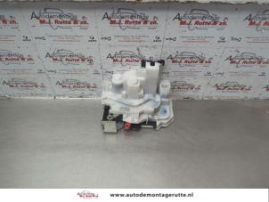 O185132 Gebruikte slotmechaniek portier 2deurs links Fiat Doblo