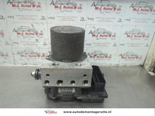 O185142 Gebruikte abs pomp Peugeot 5008