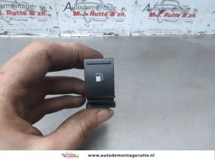 O185147 Gebruikte schakelaar tankklep Volkswagen Golf