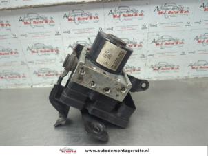 O185161 Gebruikte abs pomp Suzuki Swift